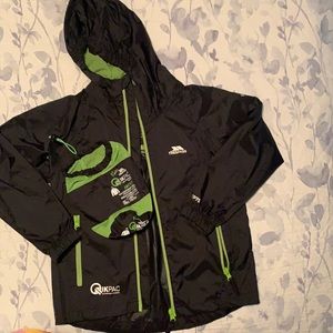 Kids Qikpac Trespass waterproof jacket sz 5/6